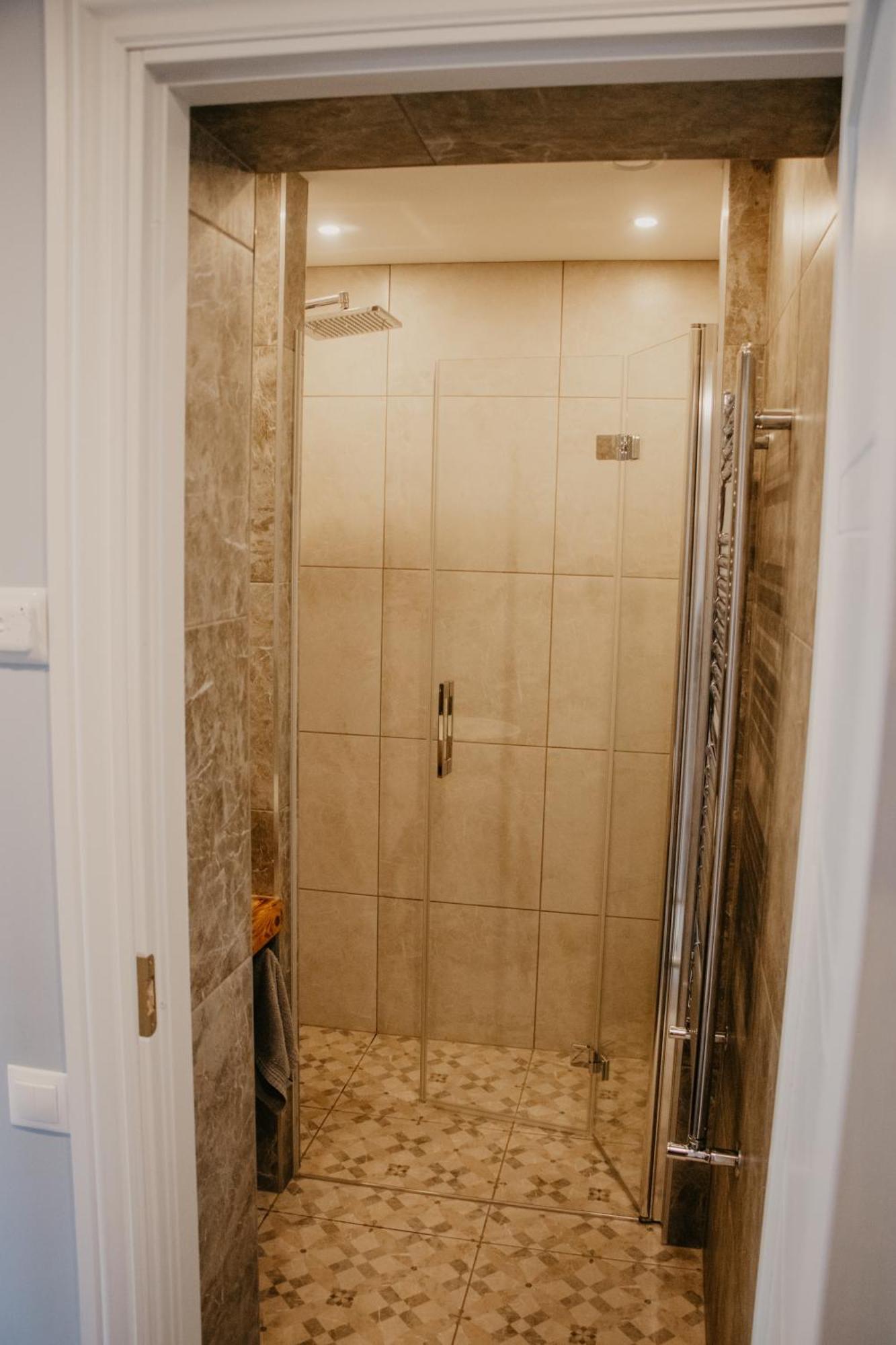 Vitola Apartamenti คูลดีกา ภายนอก รูปภาพ